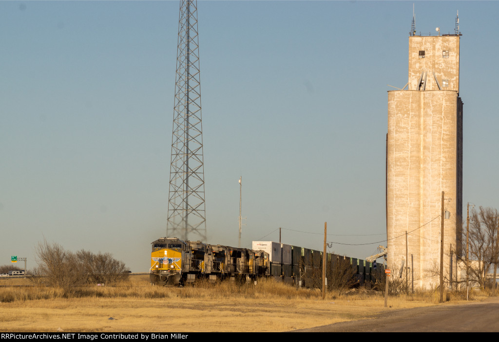 UP 7215 at Roscoe